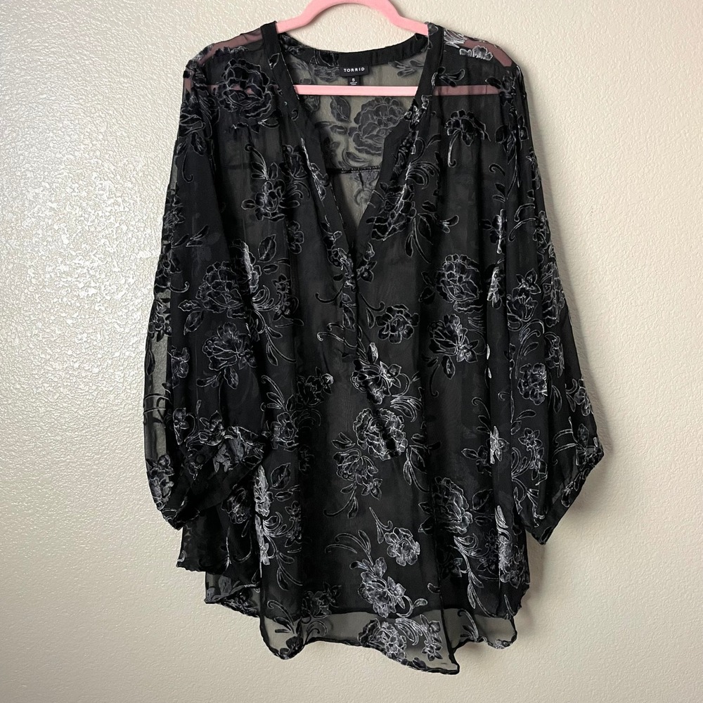 Torrid Top Womens 5 5X Black Velvet Burnout Floral Sheer Tunic Whimsigoth Vamp - Picture 3 of 12
